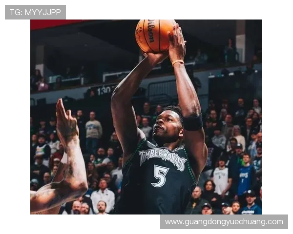 老鹰大胜雄鹿九连胜 杰伦三双麦科勒姆30分